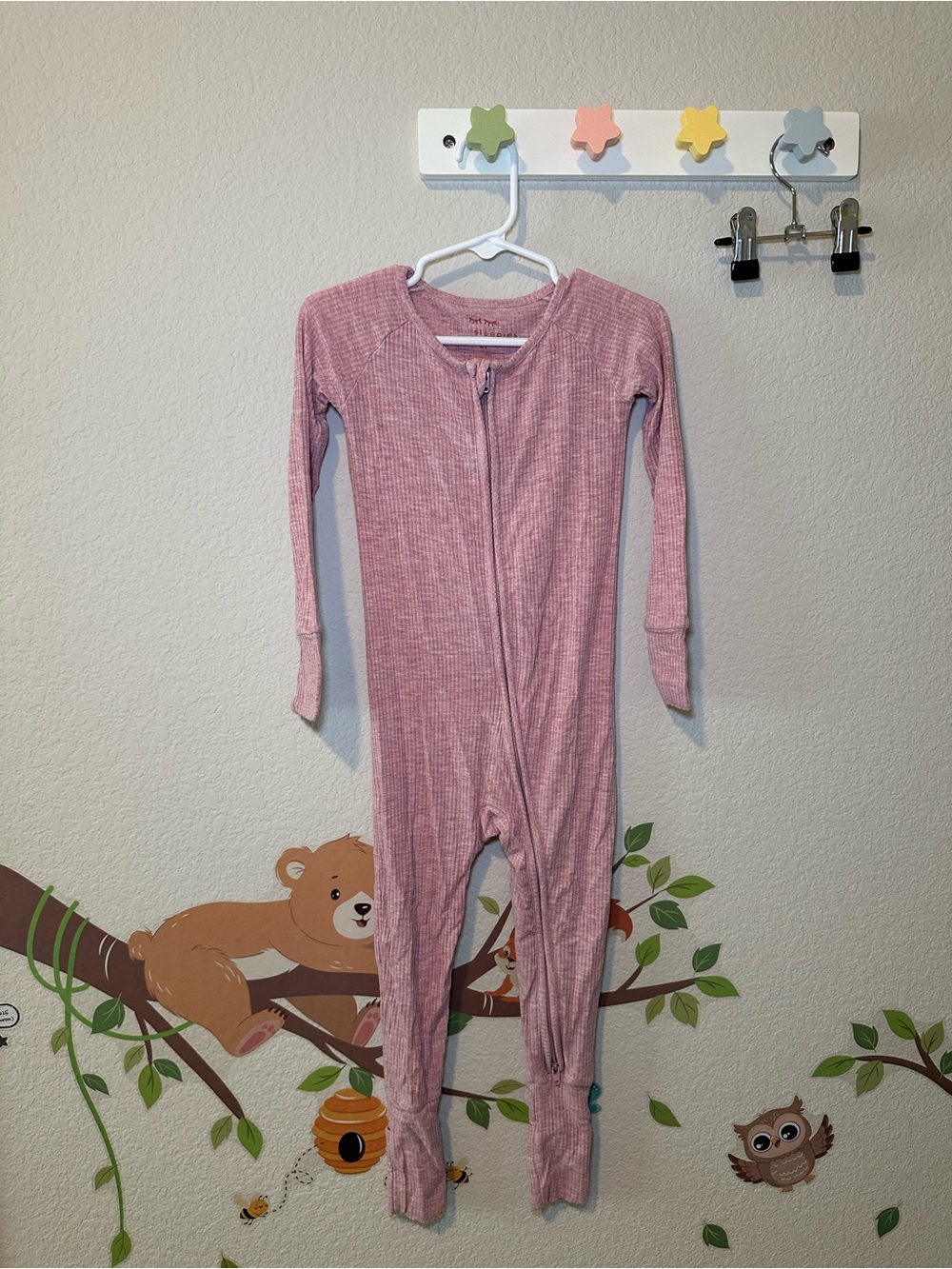 little sleepies Heathered pink Ribbed Zippy
Size 2T

Like new